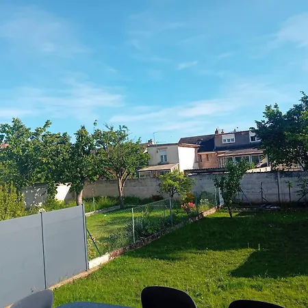 A Pied ! Maison Spacieuse Et Lumineuse *